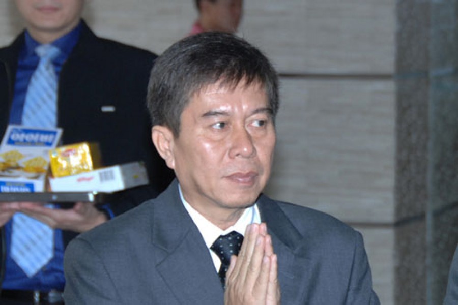 ทำบุญตักบาตรถวายเป็นพระราชกุศล